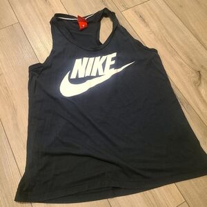 Woman’s Nike tank size large